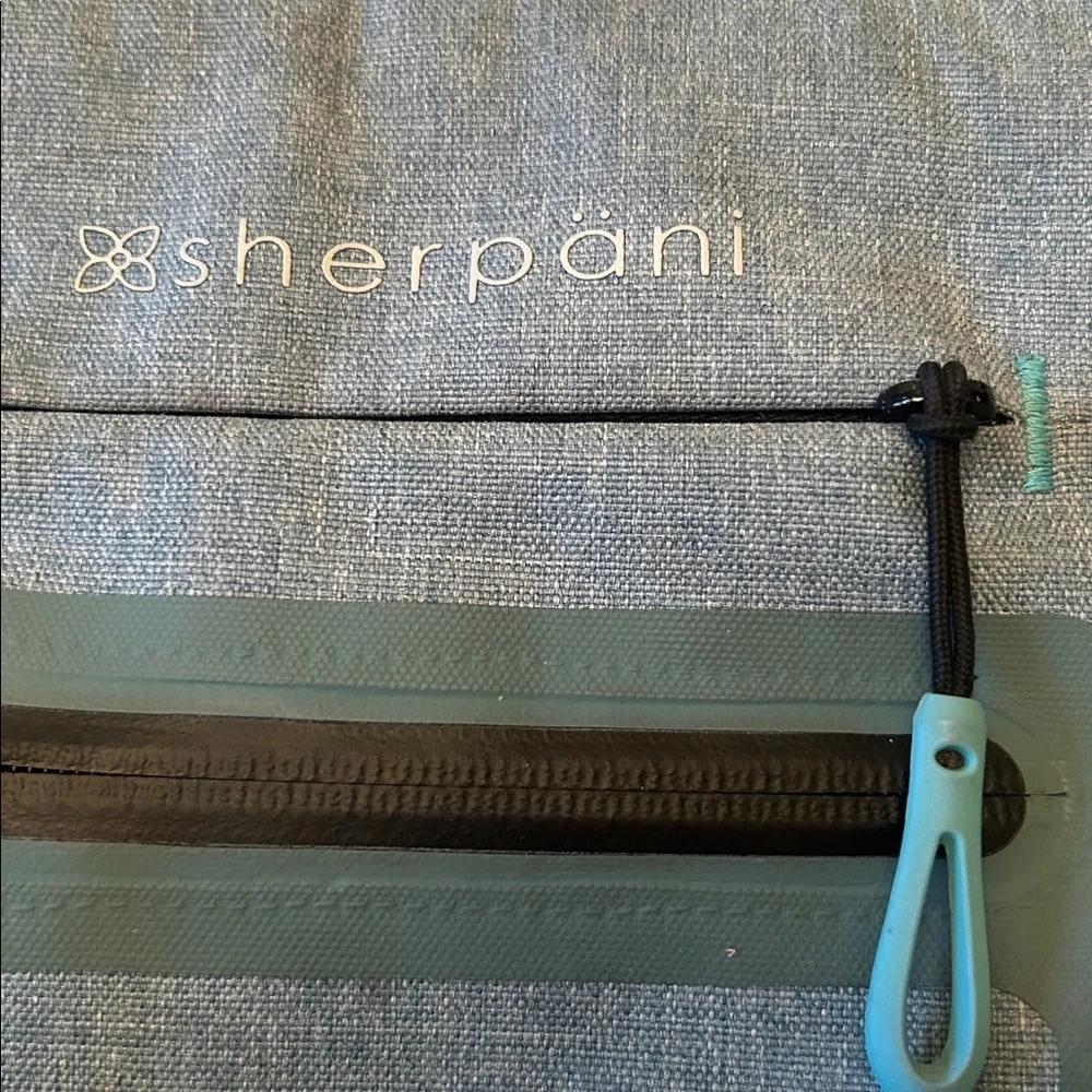 Sherpani Gray and Black Messenger Crossbody Bag - Picture 3 of 4